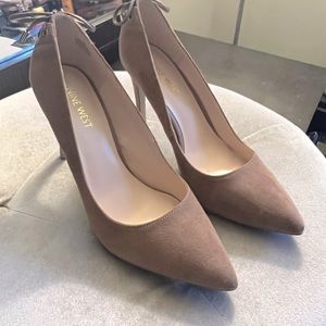 Suede pumps